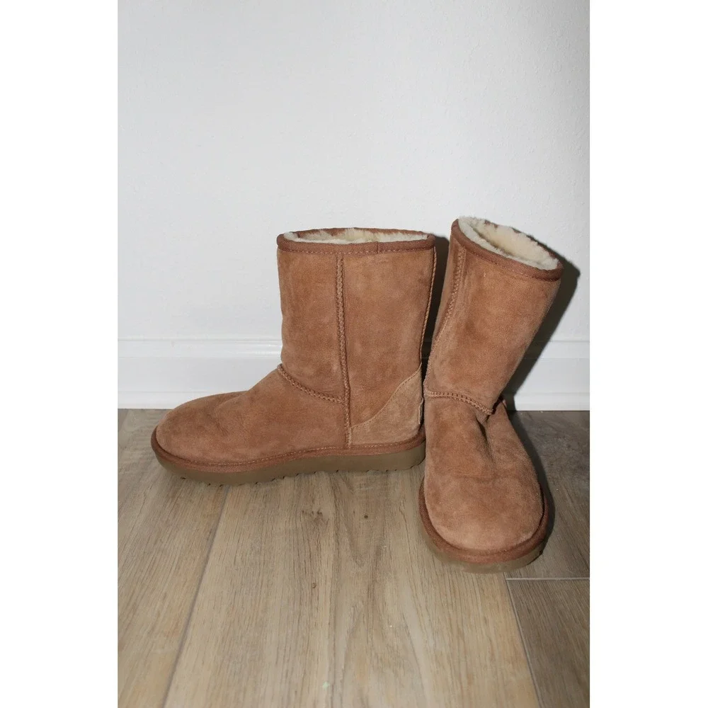 UGG classic short